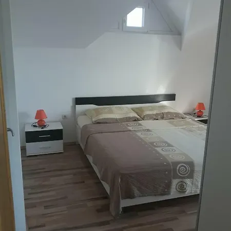 Kuzmic Apartman *