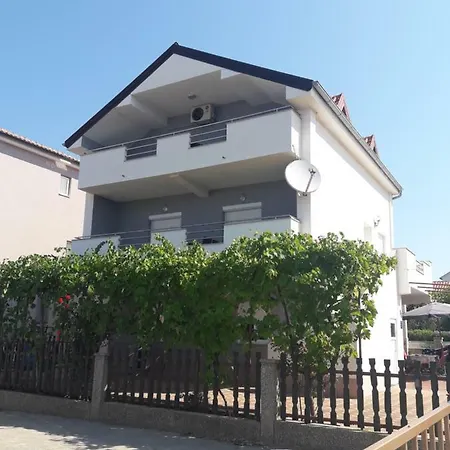 Kuzmic Apartman Vrsi