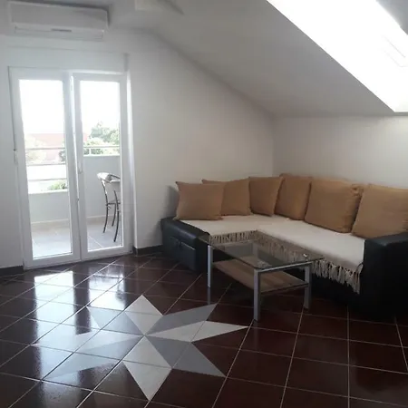 Kuzmic Apartman *