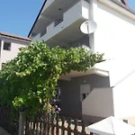 Kuzmić Apartament *